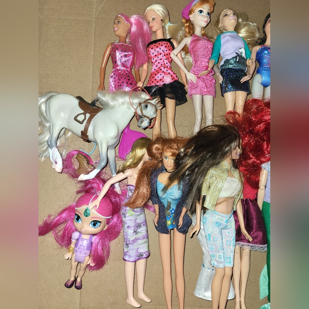 Barbies Set - Picture 2 of 3